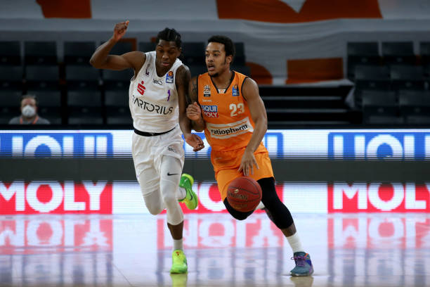 为曼城锁定 为曼城锁定