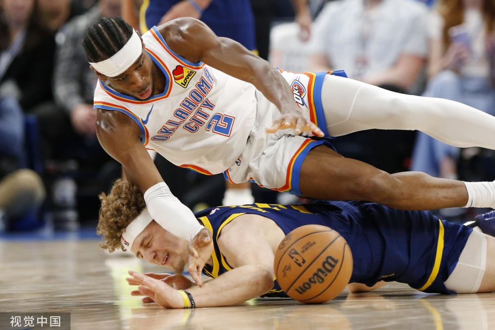 的举动站上 的举动站上