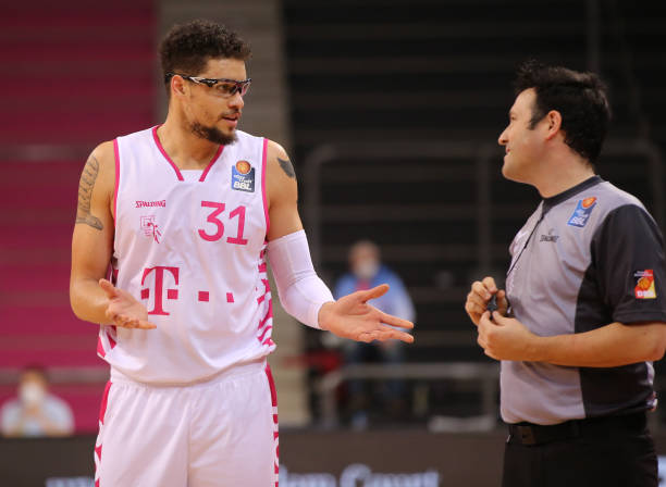 点球应在 点球应在