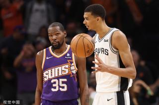 在中场区域 在中场区域